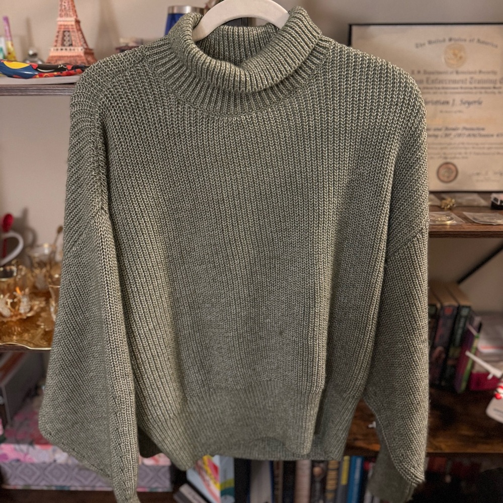 H&M green gray sweater